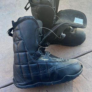 Kemper Snowboarding boots Boa lace style. Good condition